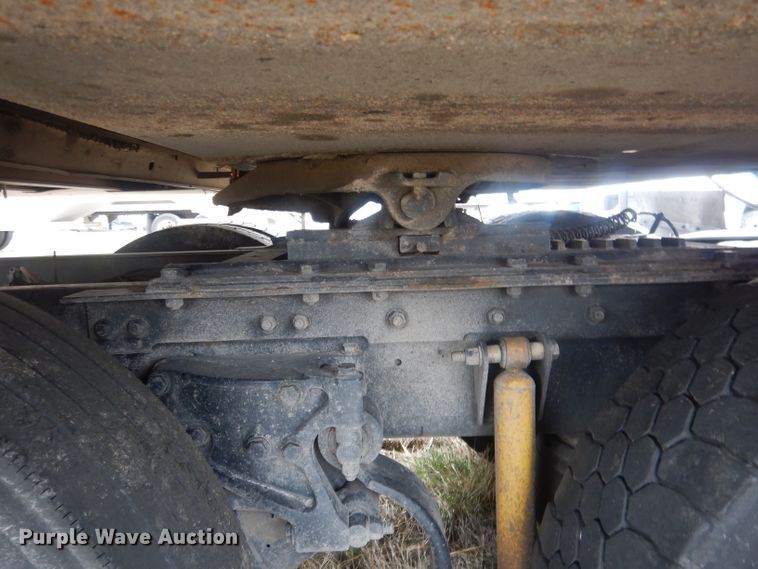 image for item FI9027 2011 Kenworth T700  semi truck