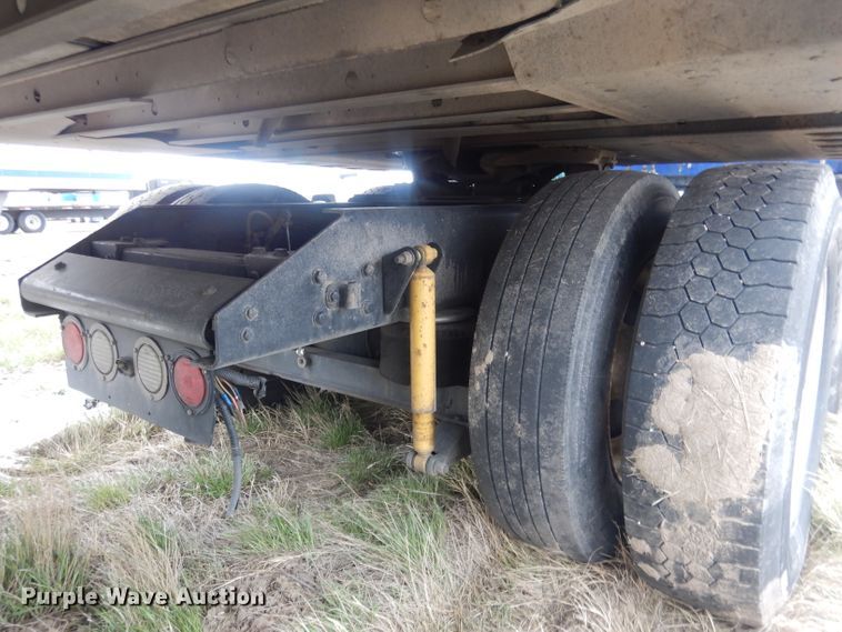 image for item FI9027 2011 Kenworth T700  semi truck