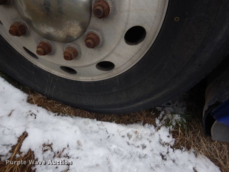 image for item FI9027 2011 Kenworth T700  semi truck