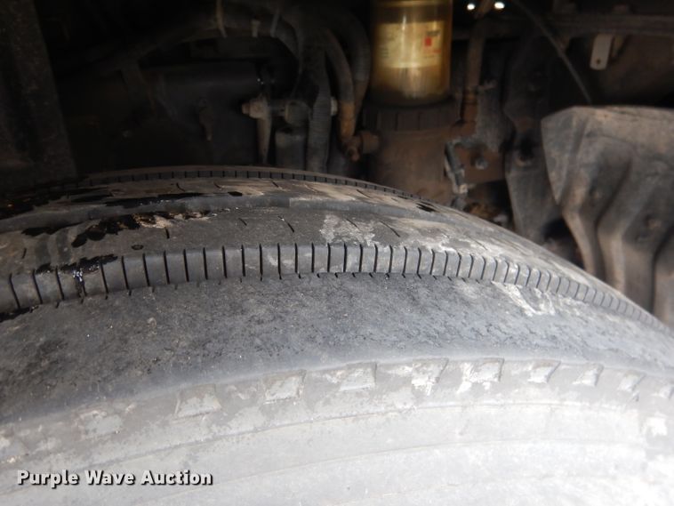 image for item FI9027 2011 Kenworth T700  semi truck