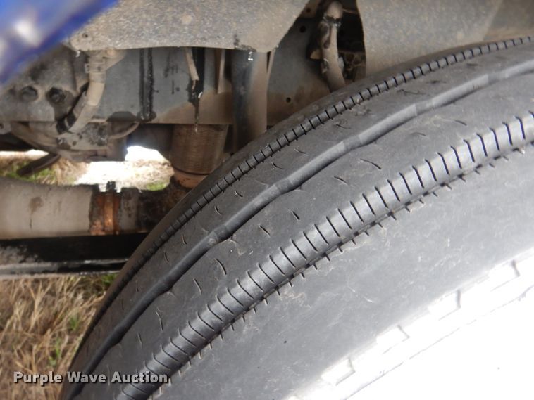 image for item FI9027 2011 Kenworth T700  semi truck