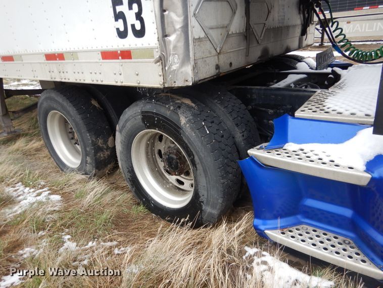 image for item FI9027 2011 Kenworth T700  semi truck