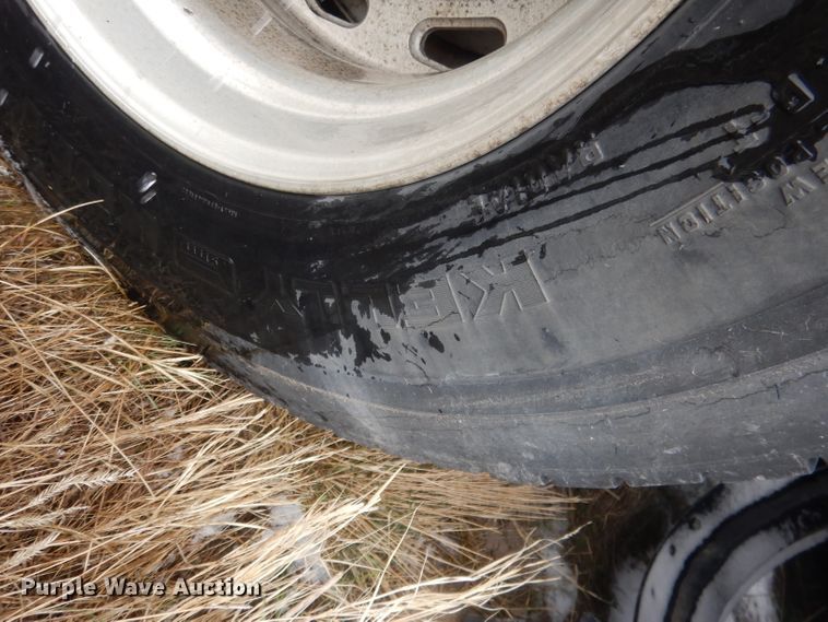 image for item FI9027 2011 Kenworth T700  semi truck