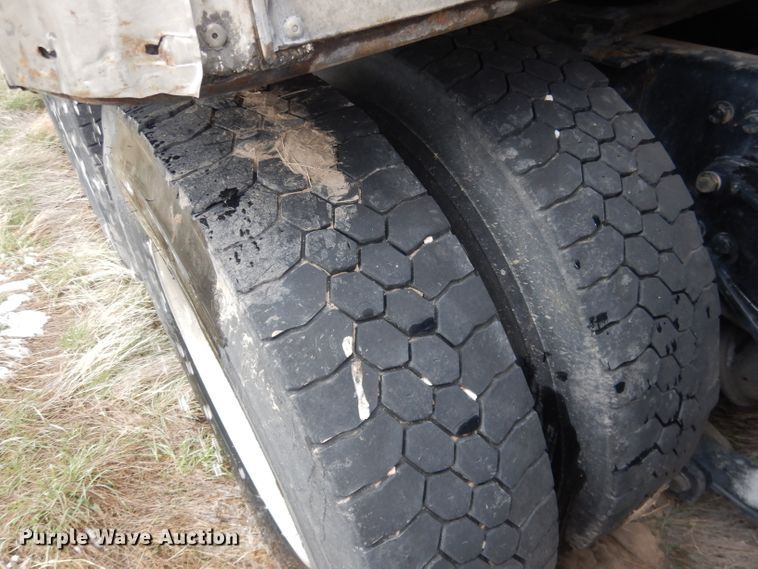 image for item FI9027 2011 Kenworth T700  semi truck