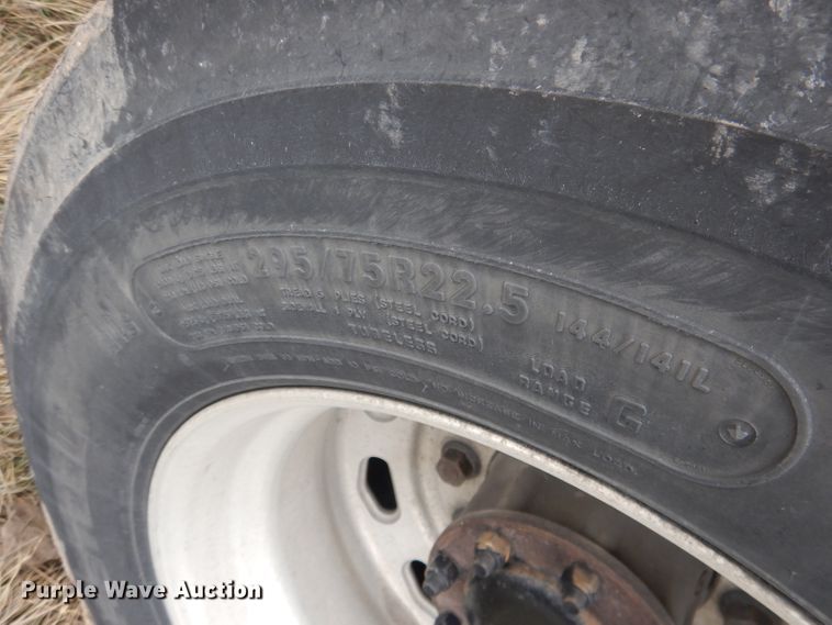 image for item FI9027 2011 Kenworth T700  semi truck