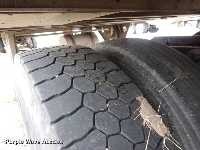 image for item FI9027 2011 Kenworth T700  semi truck