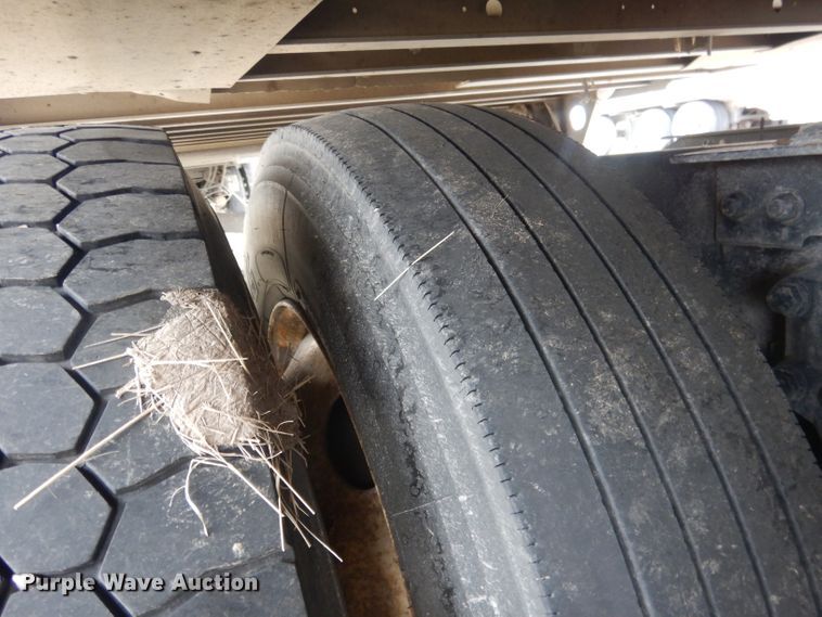 image for item FI9027 2011 Kenworth T700  semi truck