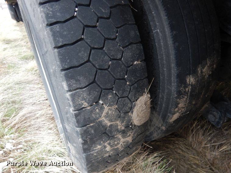 image for item FI9027 2011 Kenworth T700  semi truck