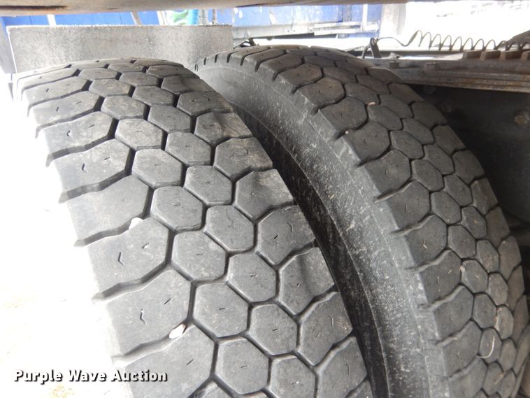 image for item FI9027 2011 Kenworth T700  semi truck