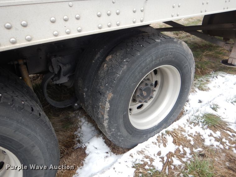 image for item FI9027 2011 Kenworth T700  semi truck