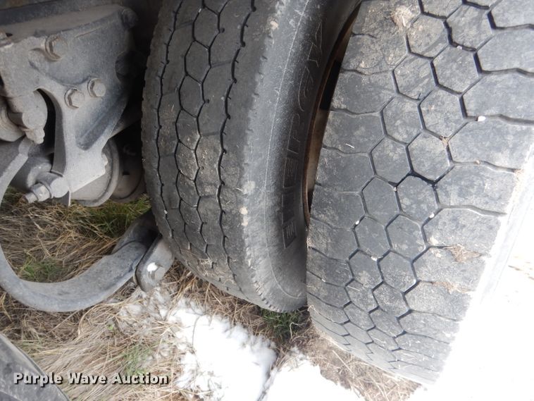 image for item FI9027 2011 Kenworth T700  semi truck