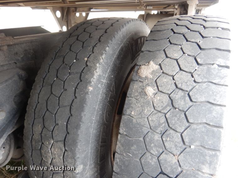 image for item FI9027 2011 Kenworth T700  semi truck