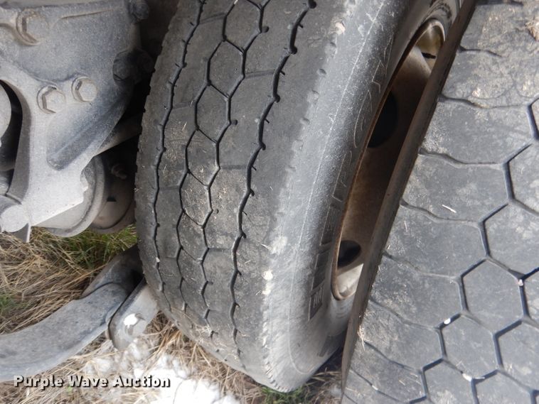 image for item FI9027 2011 Kenworth T700  semi truck