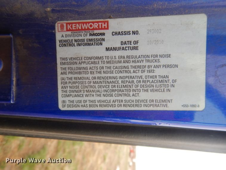 image for item FI9027 2011 Kenworth T700  semi truck