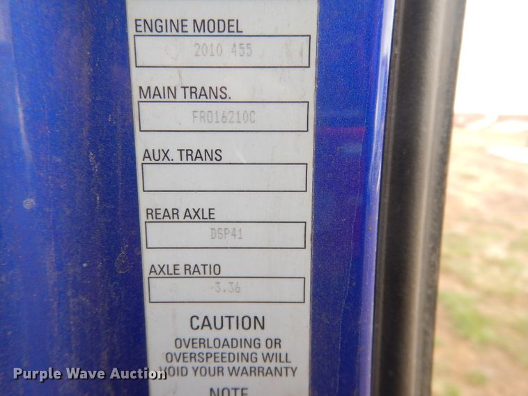 image for item FI9027 2011 Kenworth T700  semi truck