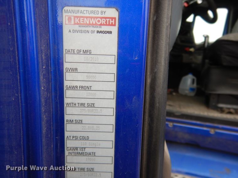 image for item FI9027 2011 Kenworth T700  semi truck