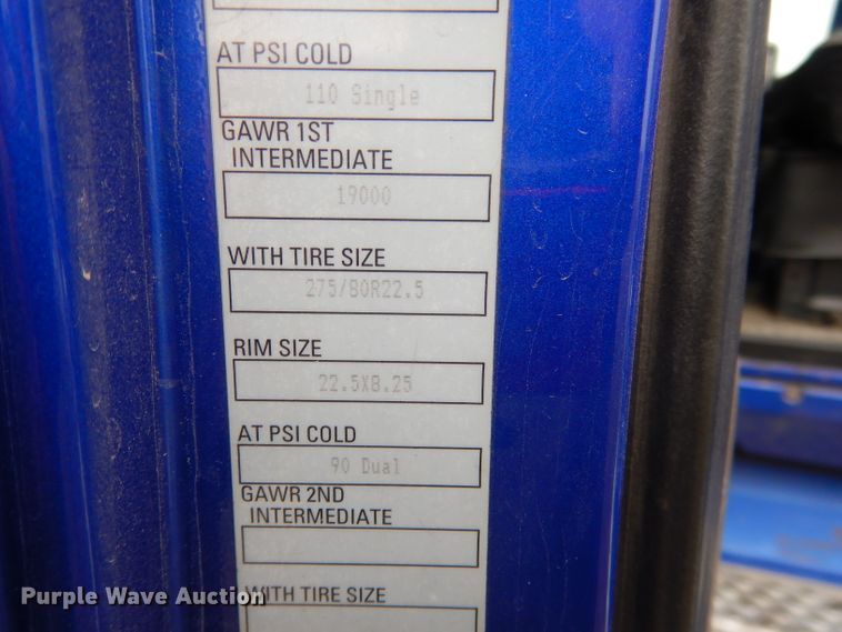 image for item FI9027 2011 Kenworth T700  semi truck