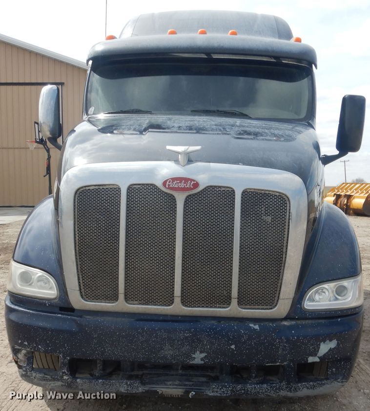 image for item FI9036 2009 Peterbilt 387  semi truck
