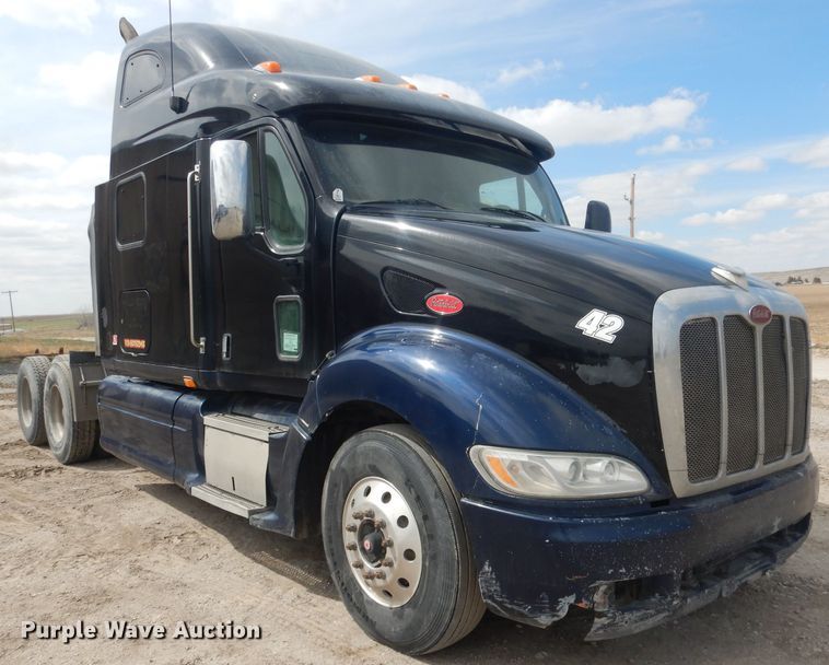 image for item FI9036 2009 Peterbilt 387  semi truck
