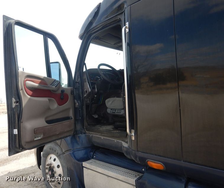 image for item FI9036 2009 Peterbilt 387  semi truck