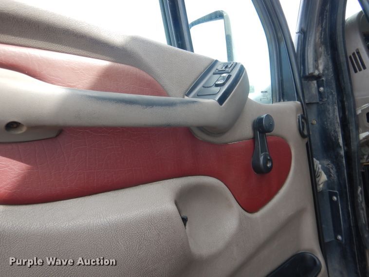 image for item FI9036 2009 Peterbilt 387  semi truck