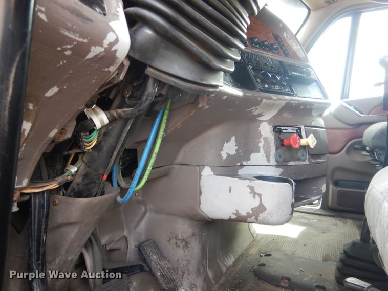 image for item FI9036 2009 Peterbilt 387  semi truck