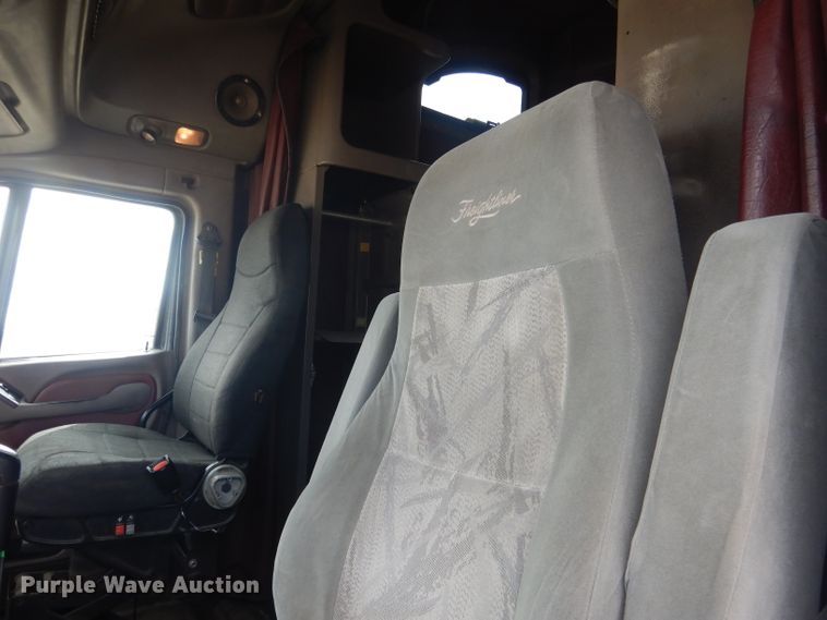 image for item FI9036 2009 Peterbilt 387  semi truck