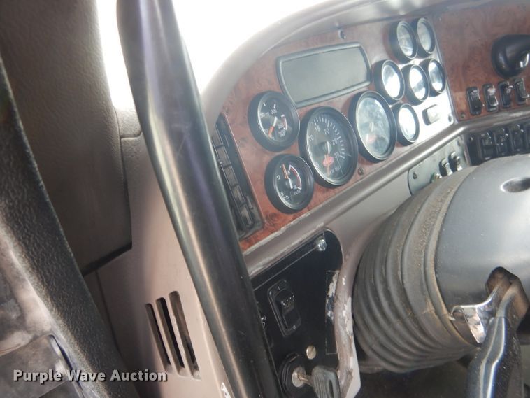 image for item FI9036 2009 Peterbilt 387  semi truck