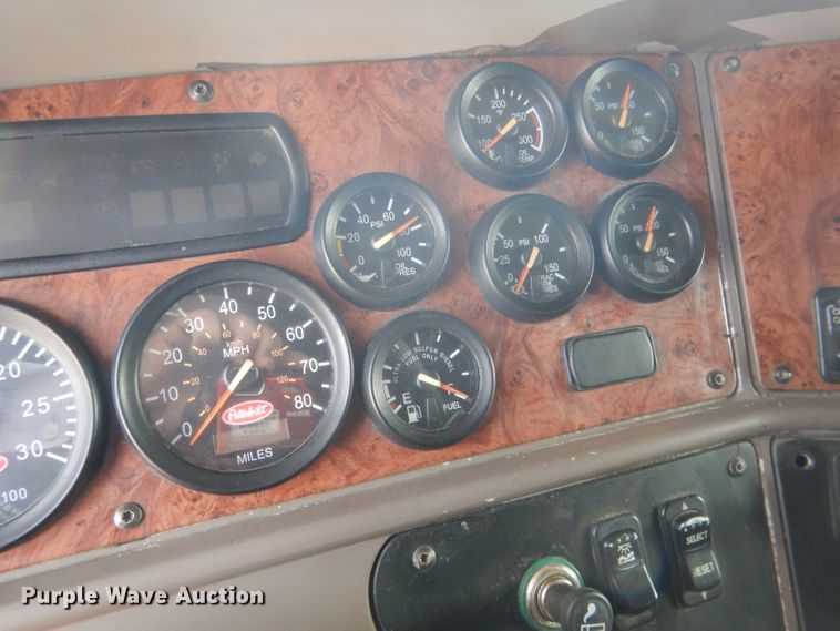 image for item FI9036 2009 Peterbilt 387  semi truck