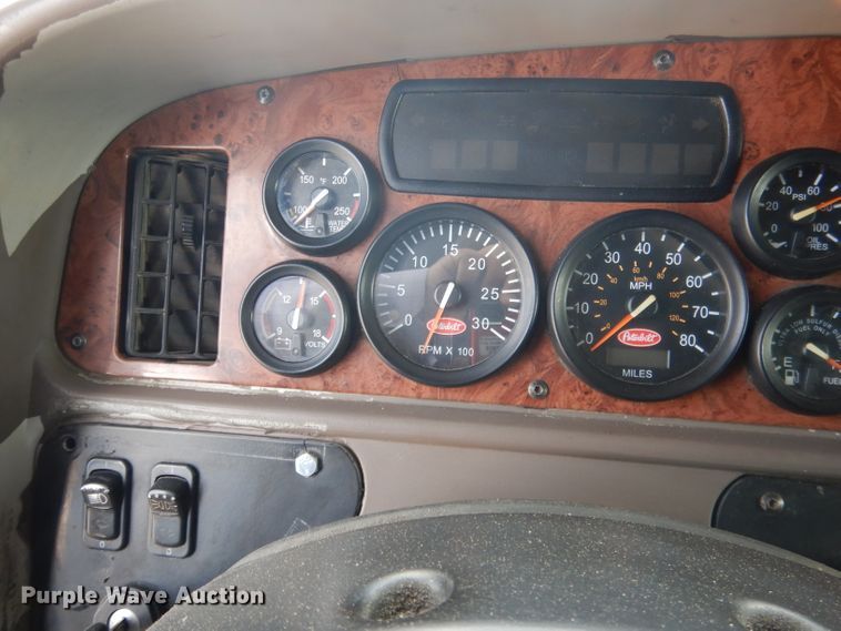 image for item FI9036 2009 Peterbilt 387  semi truck