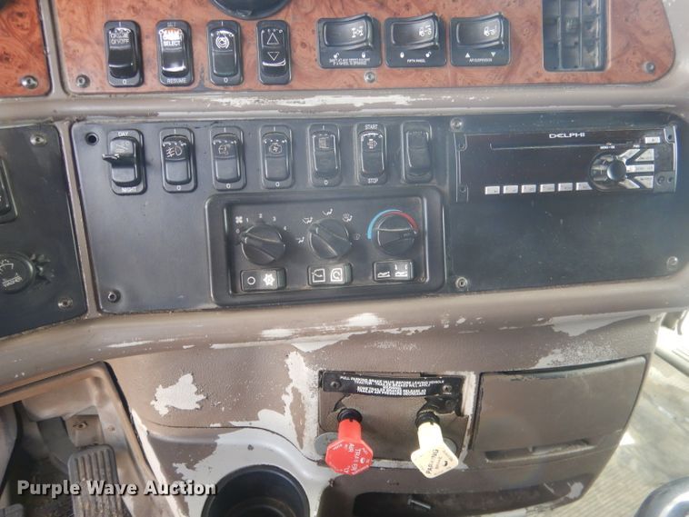 image for item FI9036 2009 Peterbilt 387  semi truck