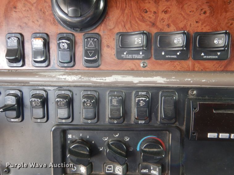 image for item FI9036 2009 Peterbilt 387  semi truck