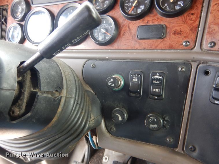 image for item FI9036 2009 Peterbilt 387  semi truck