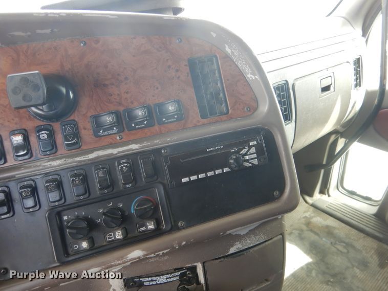 image for item FI9036 2009 Peterbilt 387  semi truck