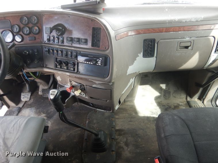 image for item FI9036 2009 Peterbilt 387  semi truck