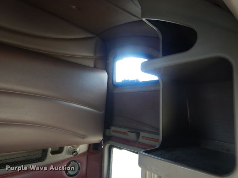 image for item FI9036 2009 Peterbilt 387  semi truck