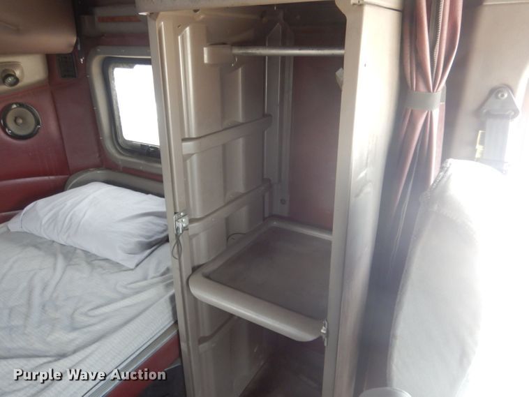 image for item FI9036 2009 Peterbilt 387  semi truck