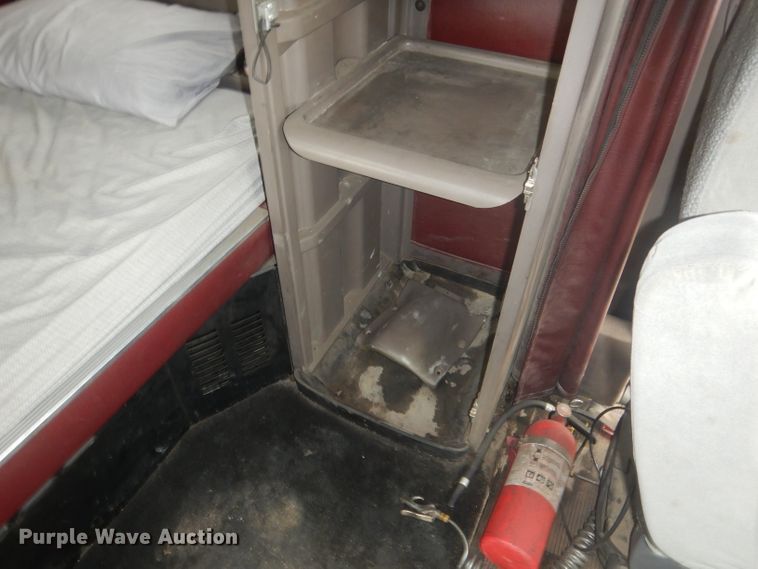 image for item FI9036 2009 Peterbilt 387  semi truck