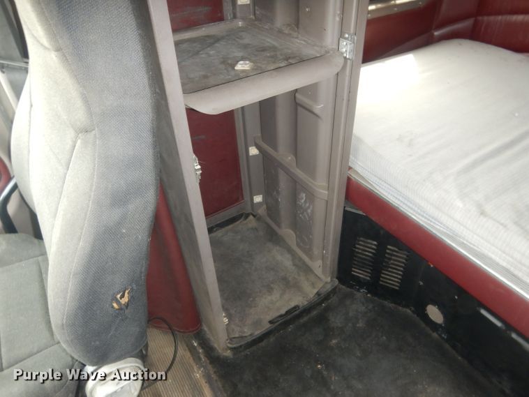 image for item FI9036 2009 Peterbilt 387  semi truck