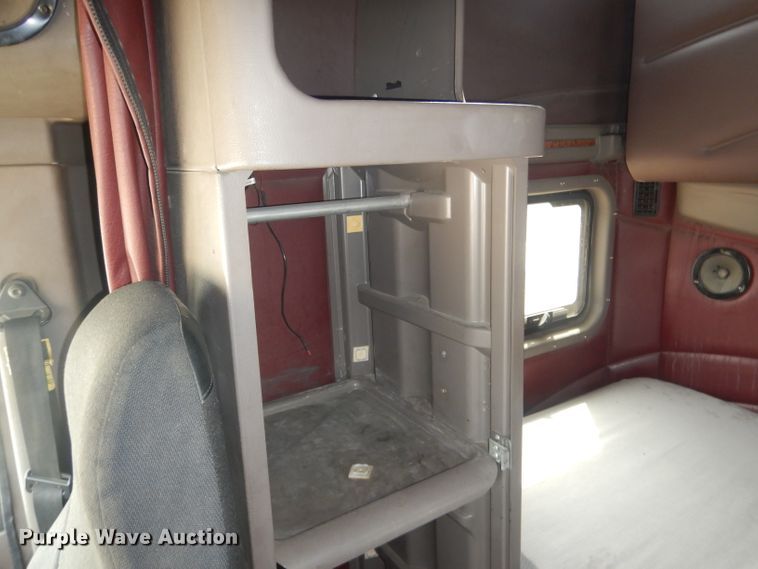 image for item FI9036 2009 Peterbilt 387  semi truck