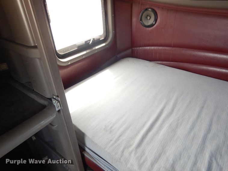 image for item FI9036 2009 Peterbilt 387  semi truck