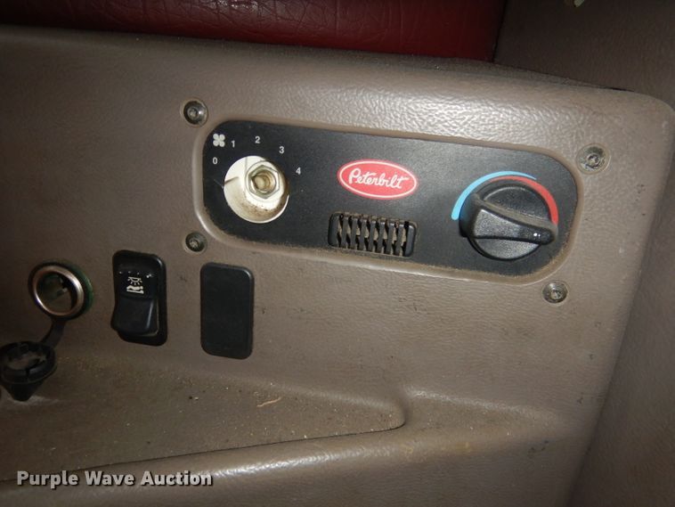 image for item FI9036 2009 Peterbilt 387  semi truck