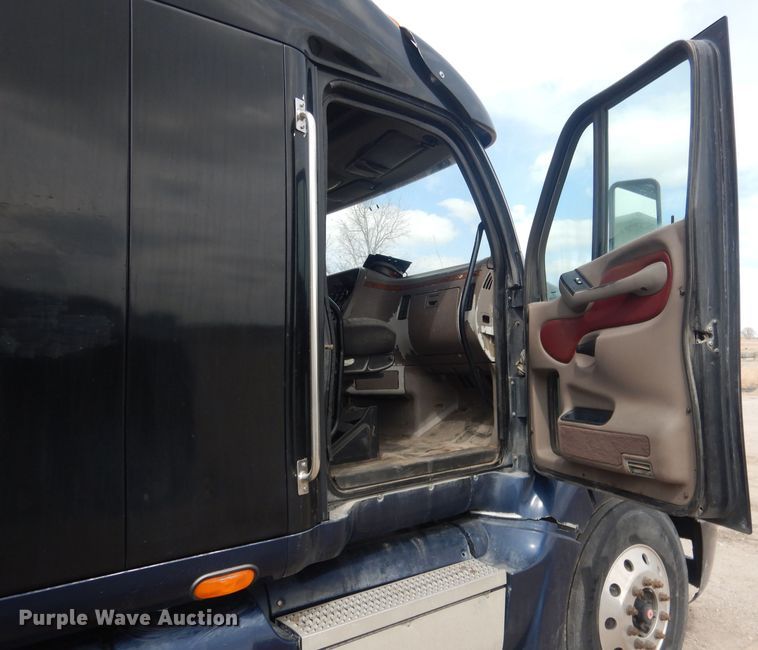 image for item FI9036 2009 Peterbilt 387  semi truck