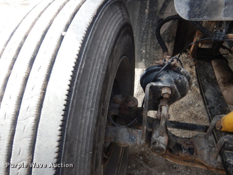 image for item FI9036 2009 Peterbilt 387  semi truck