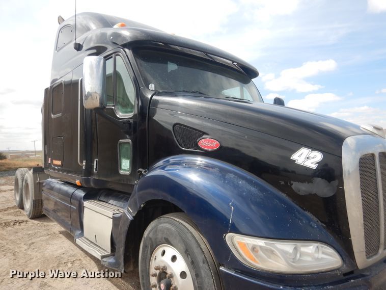 image for item FI9036 2009 Peterbilt 387  semi truck