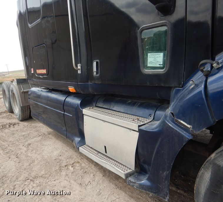 image for item FI9036 2009 Peterbilt 387  semi truck