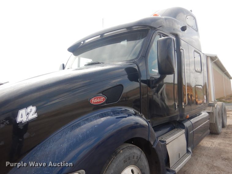 image for item FI9036 2009 Peterbilt 387  semi truck