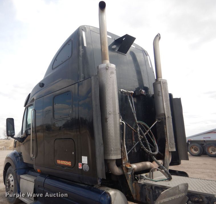 image for item FI9036 2009 Peterbilt 387  semi truck