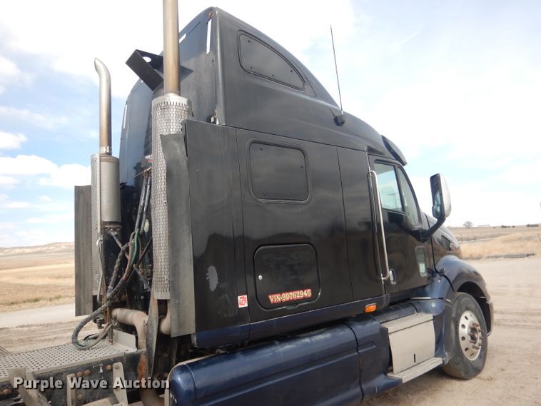 image for item FI9036 2009 Peterbilt 387  semi truck