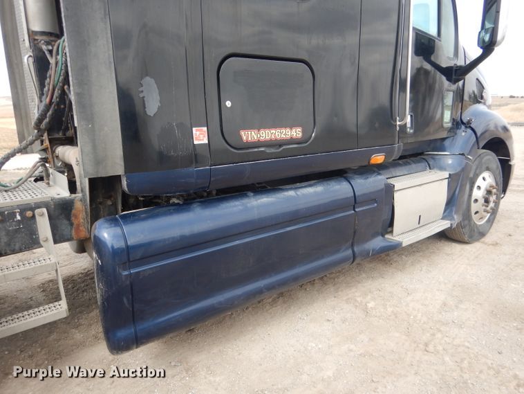 image for item FI9036 2009 Peterbilt 387  semi truck
